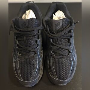 Pre-loved Women's Sneakers.